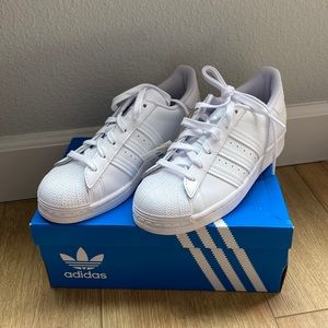 Women’s Adidas Super Stars - size 7